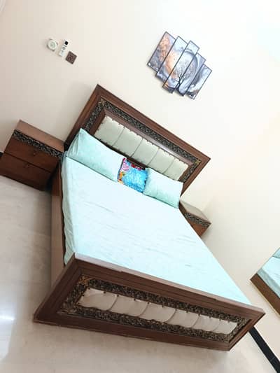 King size bed with moltyfoam mattress