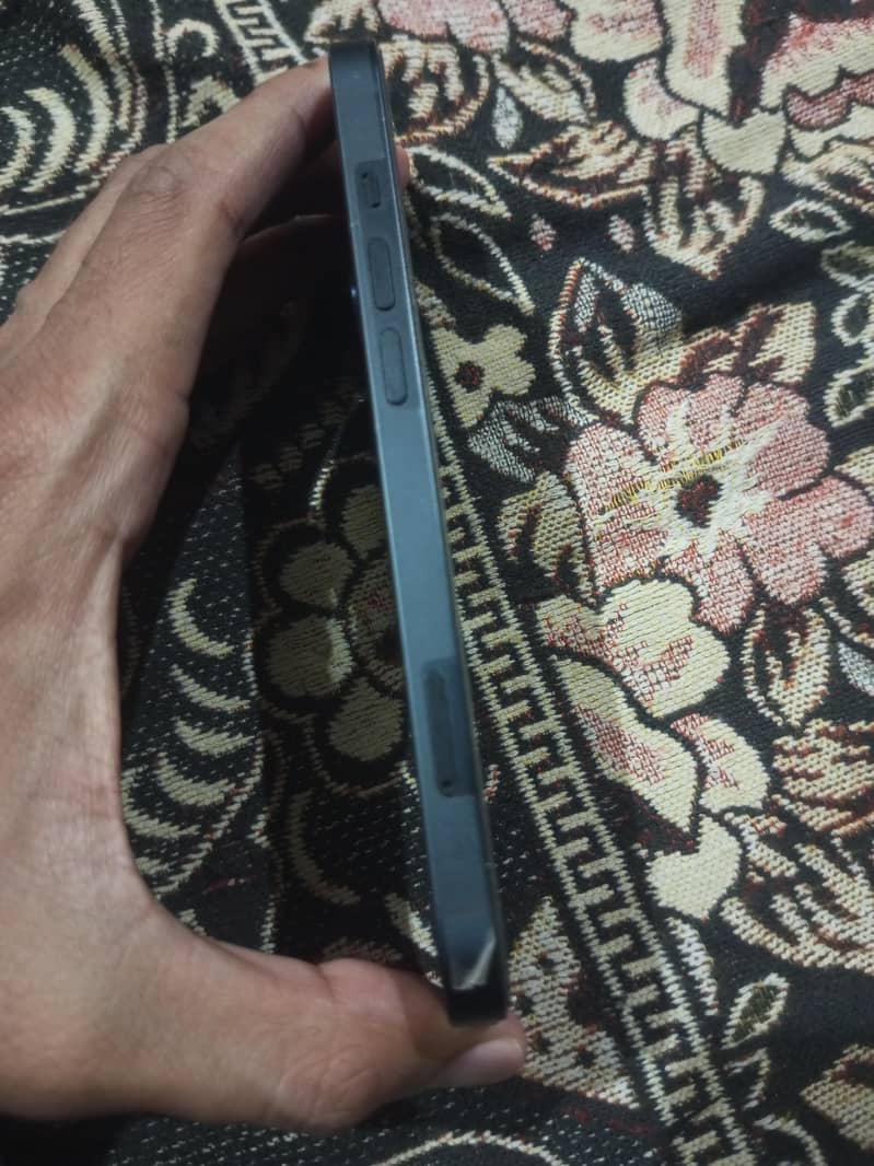 Apple iPhone 13 2