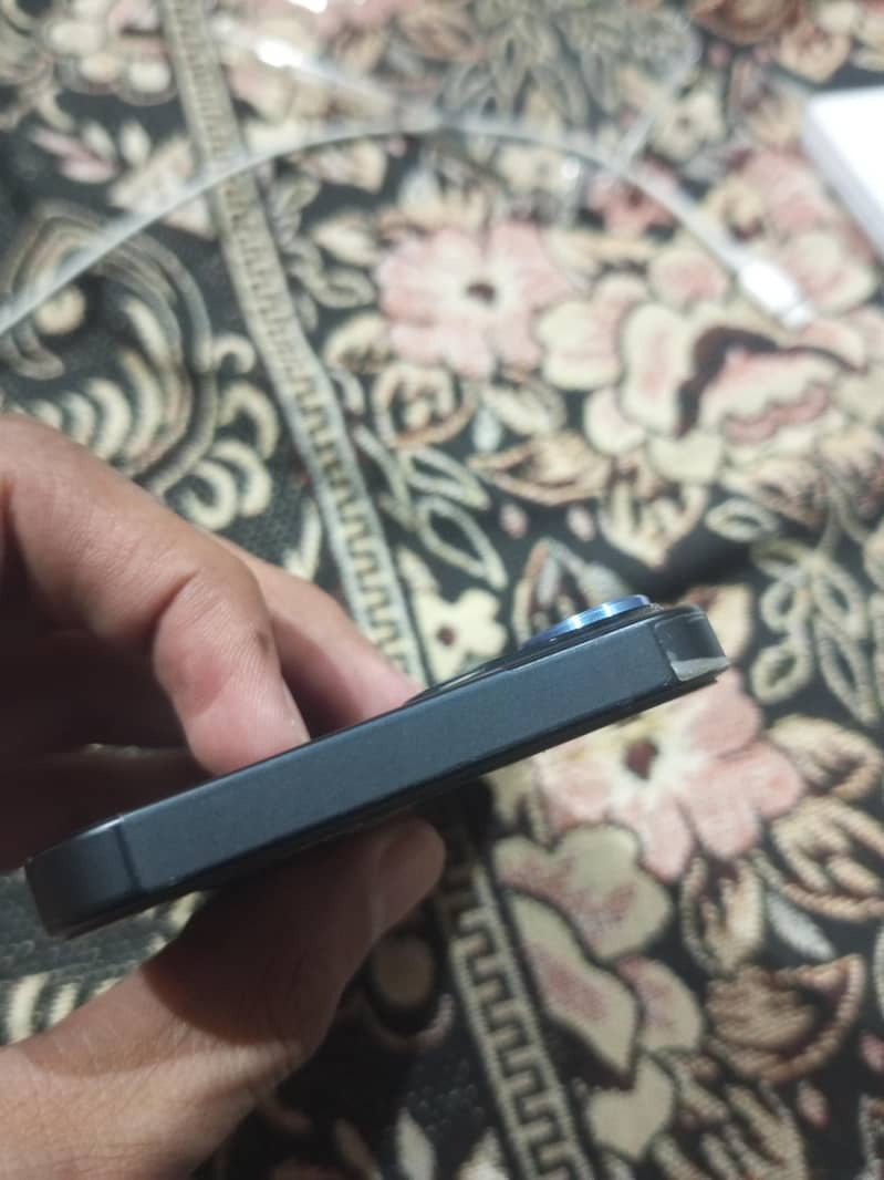 Apple iPhone 13 3