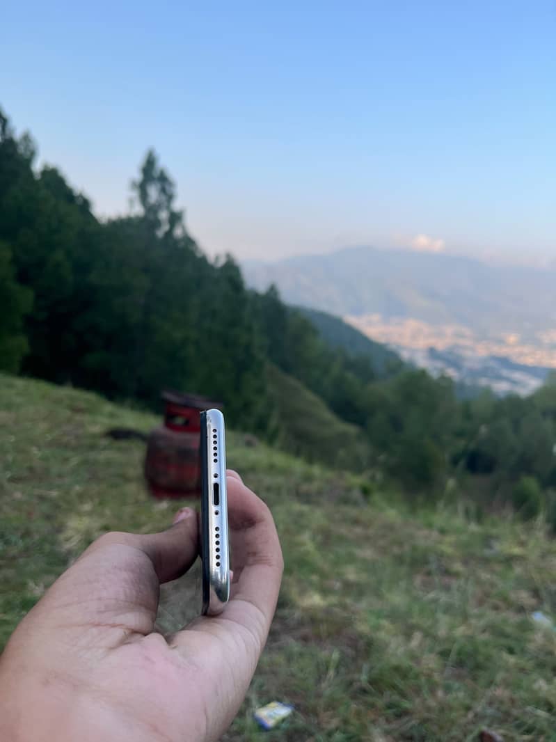 Apple iPhone X 3