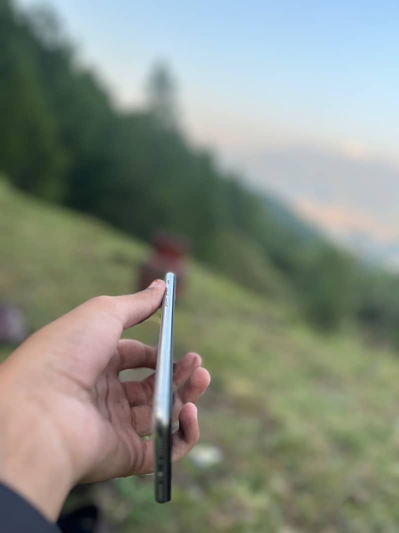 Apple iPhone X 4