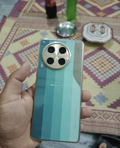 Tecno CAMON 30