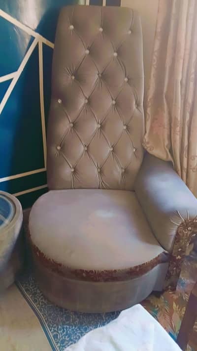 2 long chairs with table