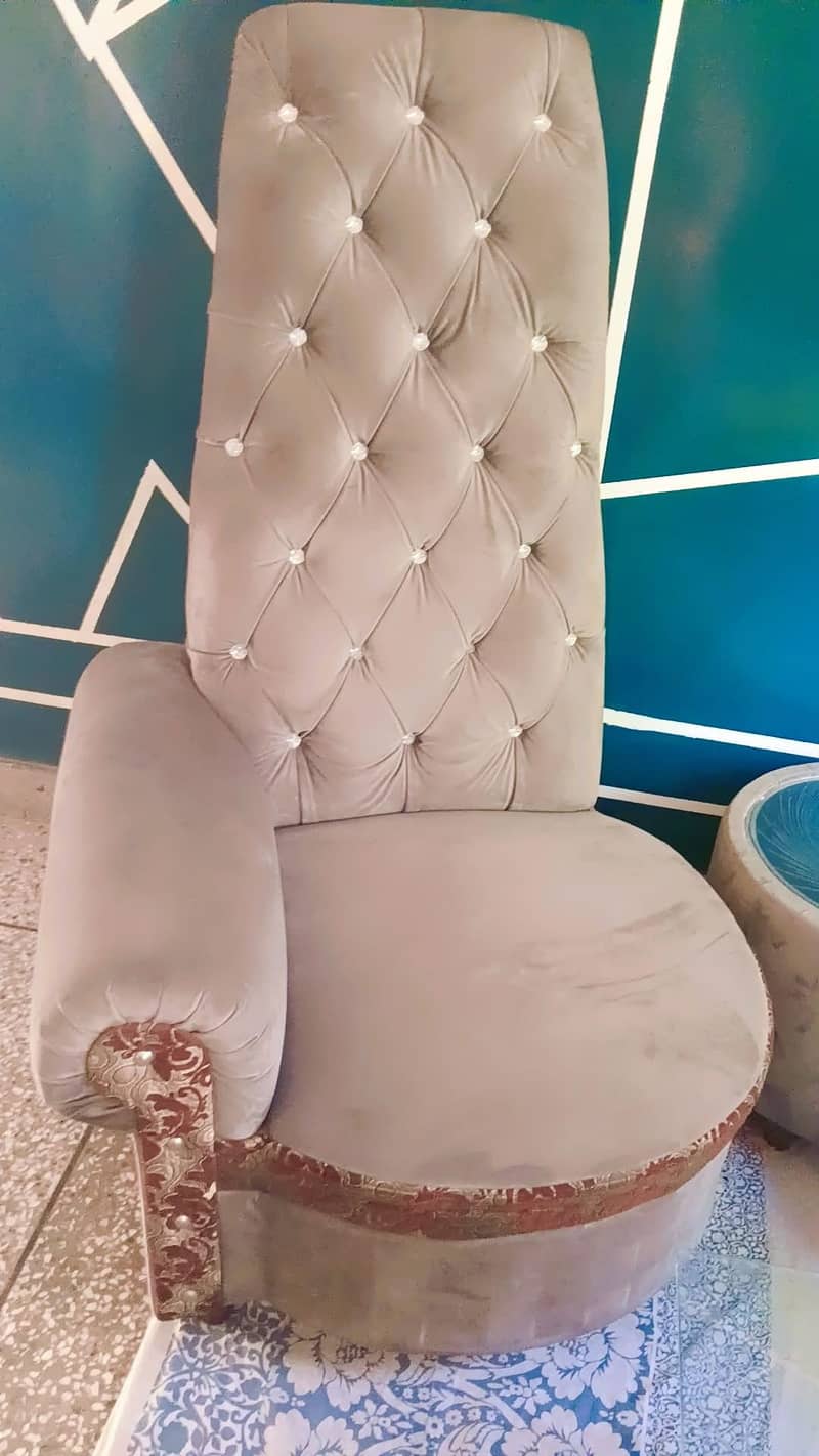 2 long chairs with table 2