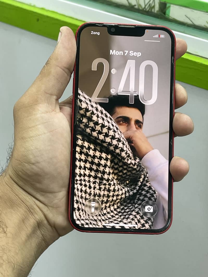 Apple iPhone 13 4