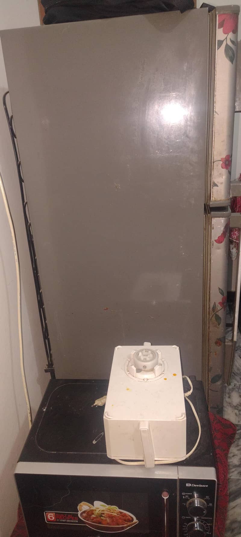 good condition mini refrigerator 1