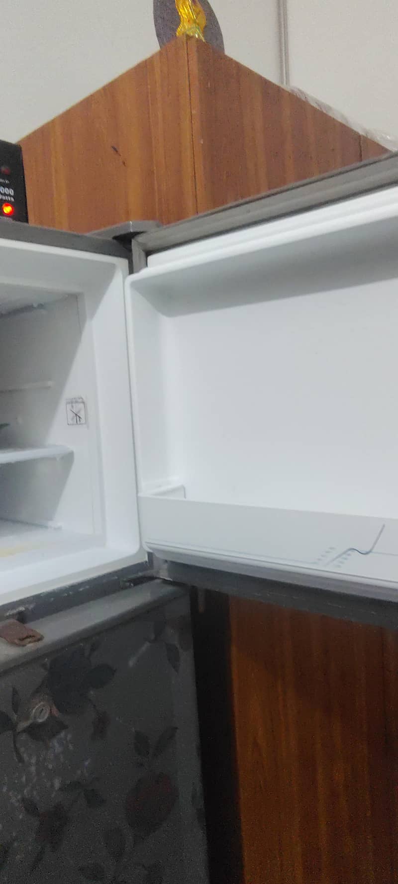 good condition mini refrigerator 3