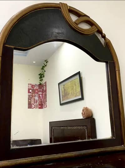 Wooden Console Table – Elegant & Stylish