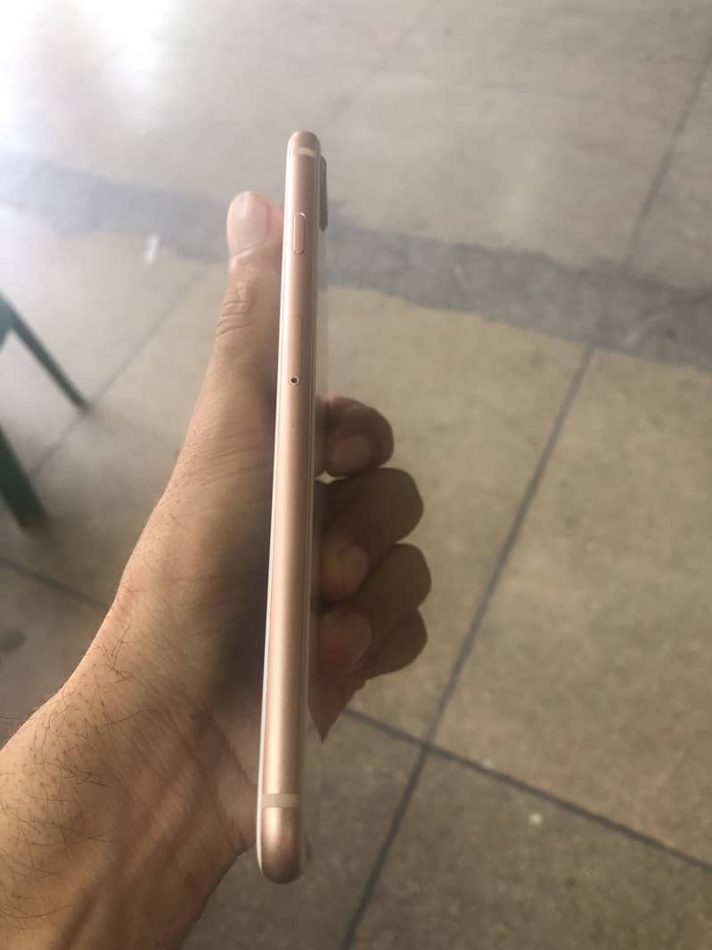 Apple iPhone 8 Plus 5