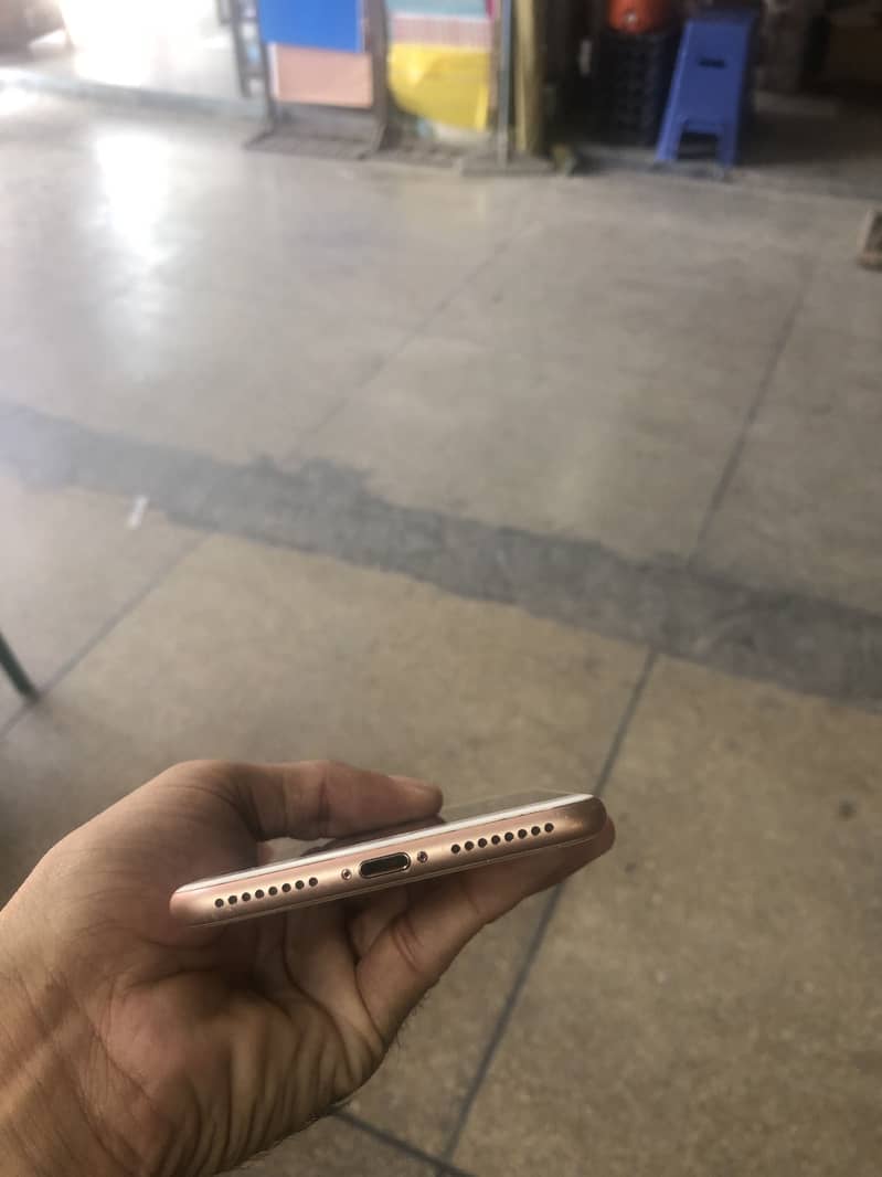 Apple iPhone 8 Plus 6
