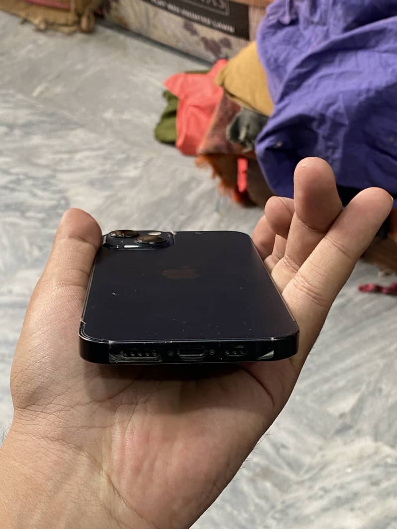 Apple iPhone 13 2