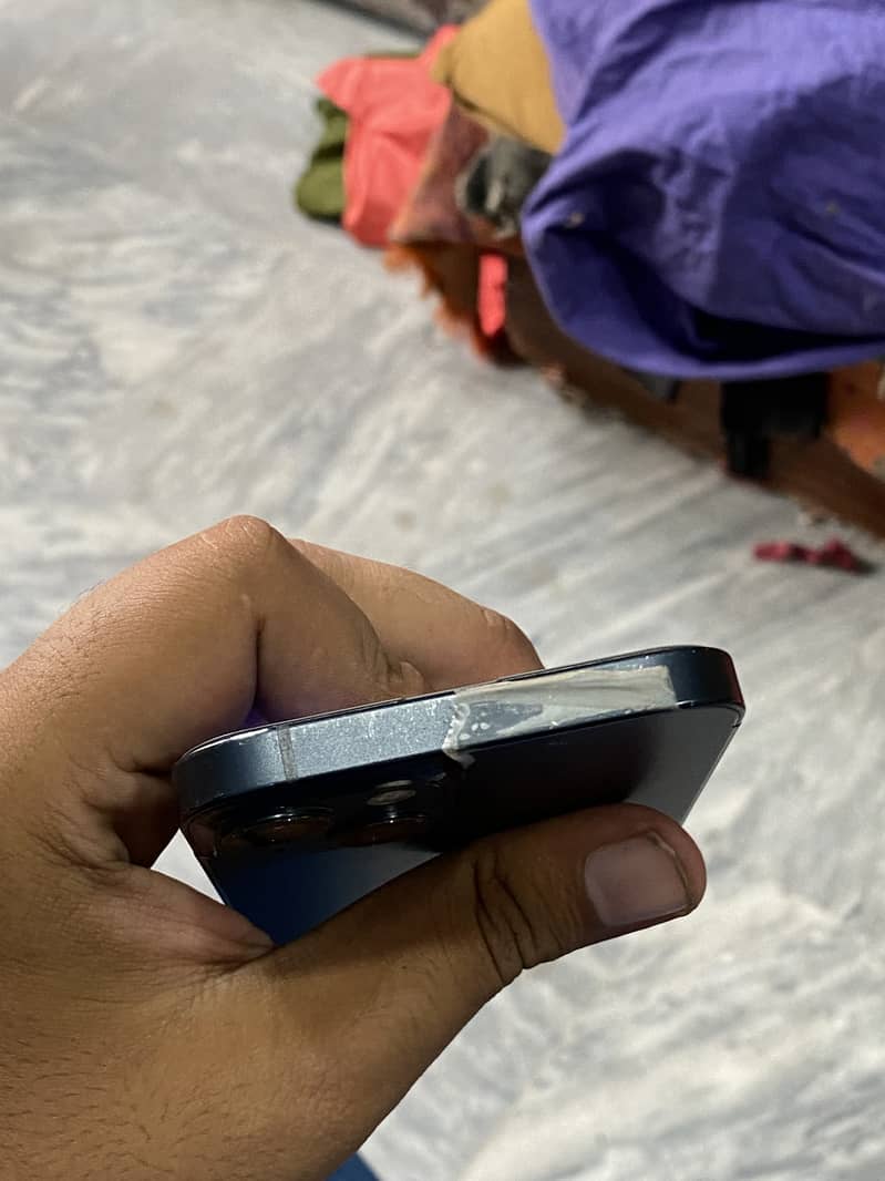 Apple iPhone 13 4