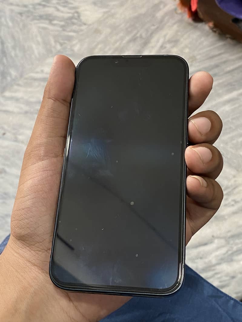 Apple iPhone 13 5