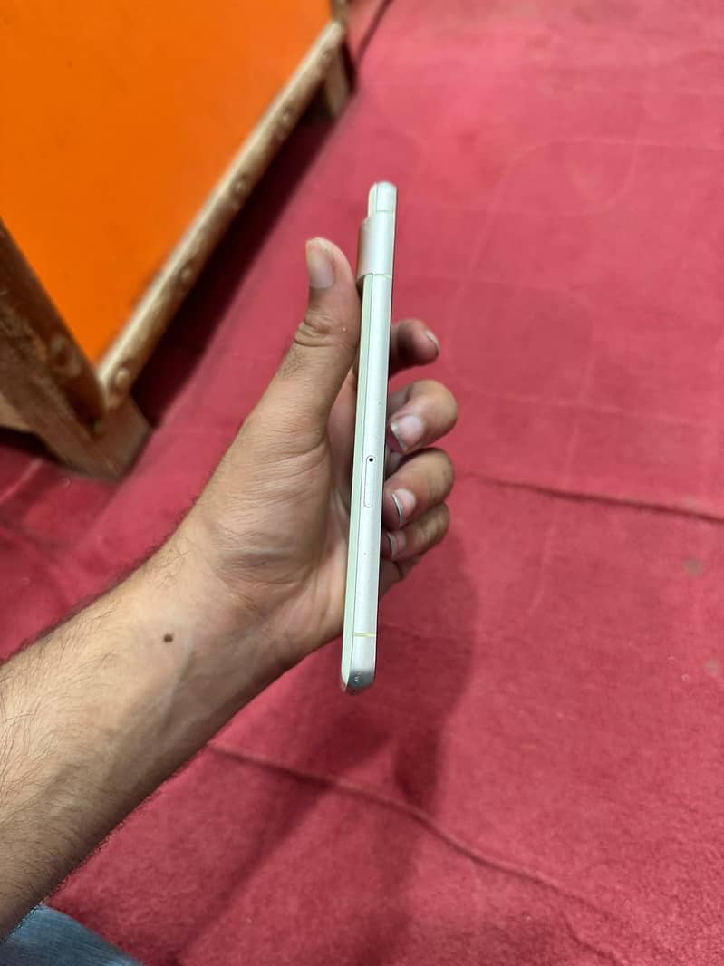 Google Pixel 7 4