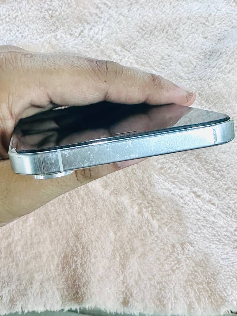 Apple iPhone 12 Pro Max 4