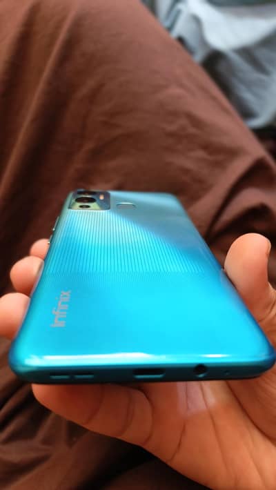 Infinix Hot 12 Play 4+1gb. 64gb. + charger bi hy