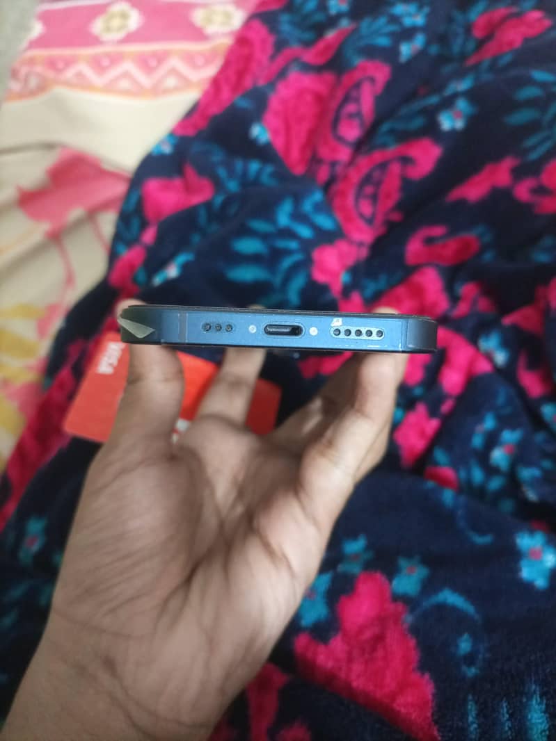 Apple iPhone 13 2