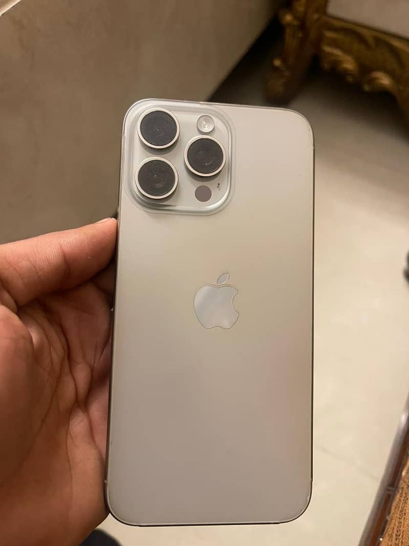 Apple iPhone 15 Pro Max 0