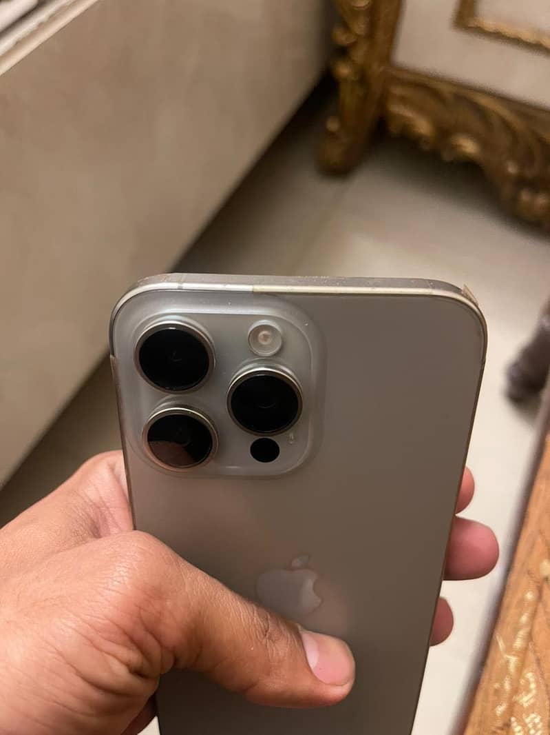 Apple iPhone 15 Pro Max 1