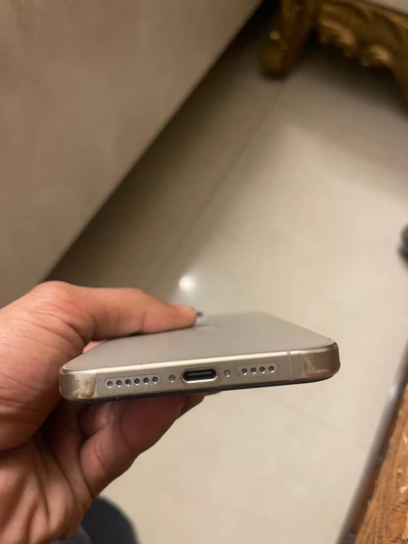 Apple iPhone 15 Pro Max 2