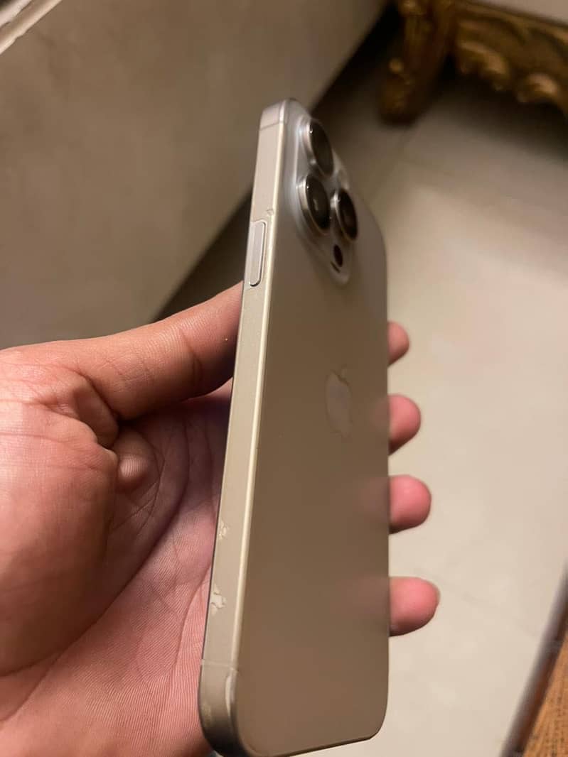 Apple iPhone 15 Pro Max 3