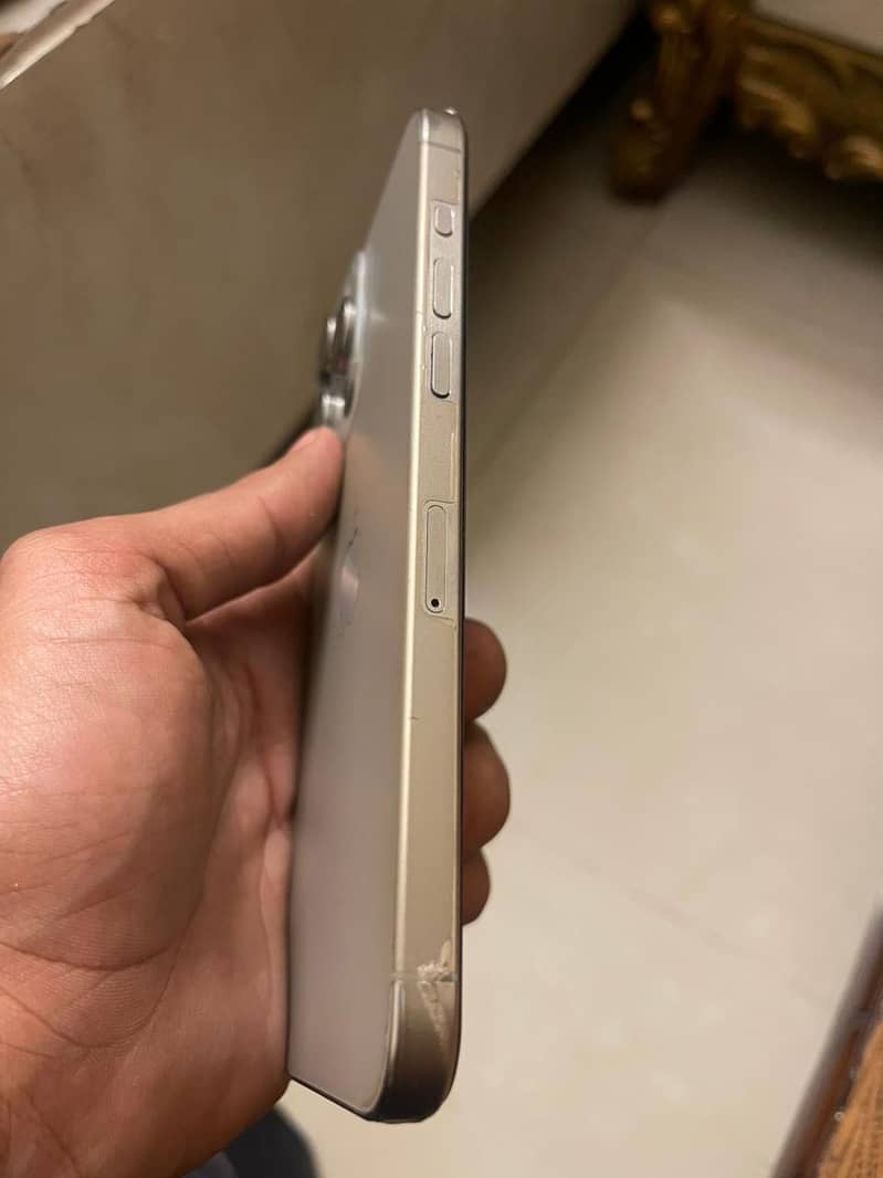 Apple iPhone 15 Pro Max 4