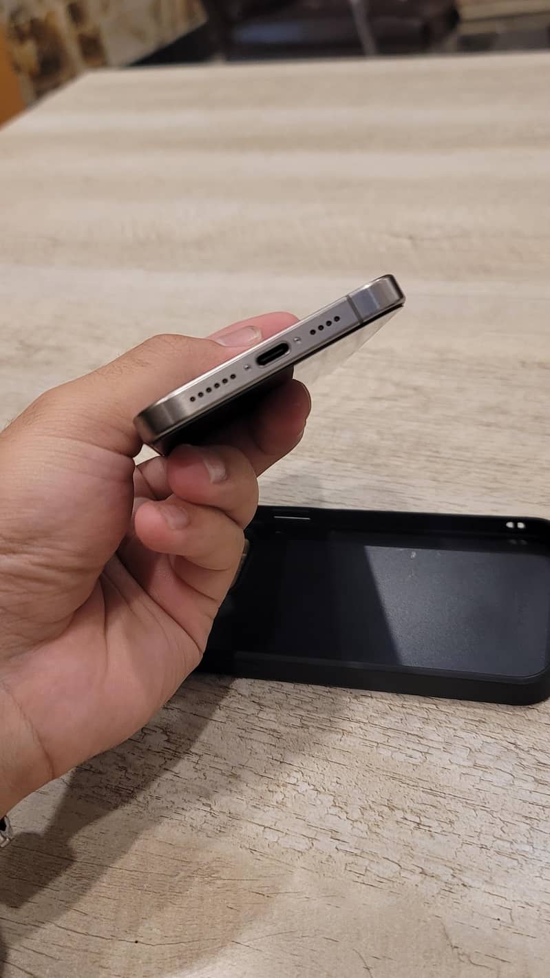Apple iPhone 15 Pro Max 3