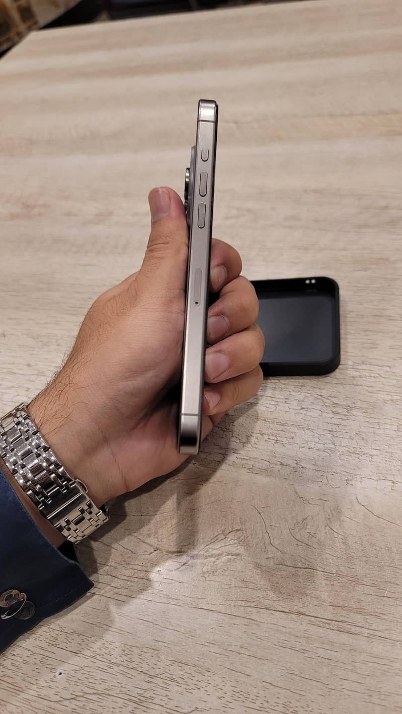 Apple iPhone 15 Pro Max 4