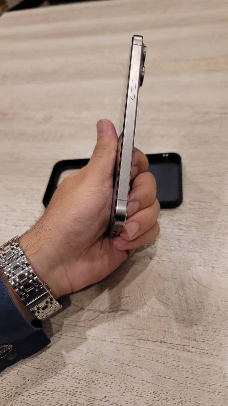 Apple iPhone 15 Pro Max 5