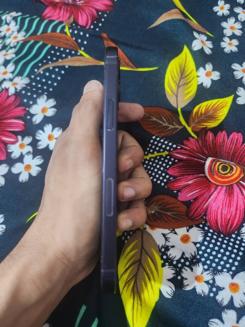 Apple iPhone 12 4