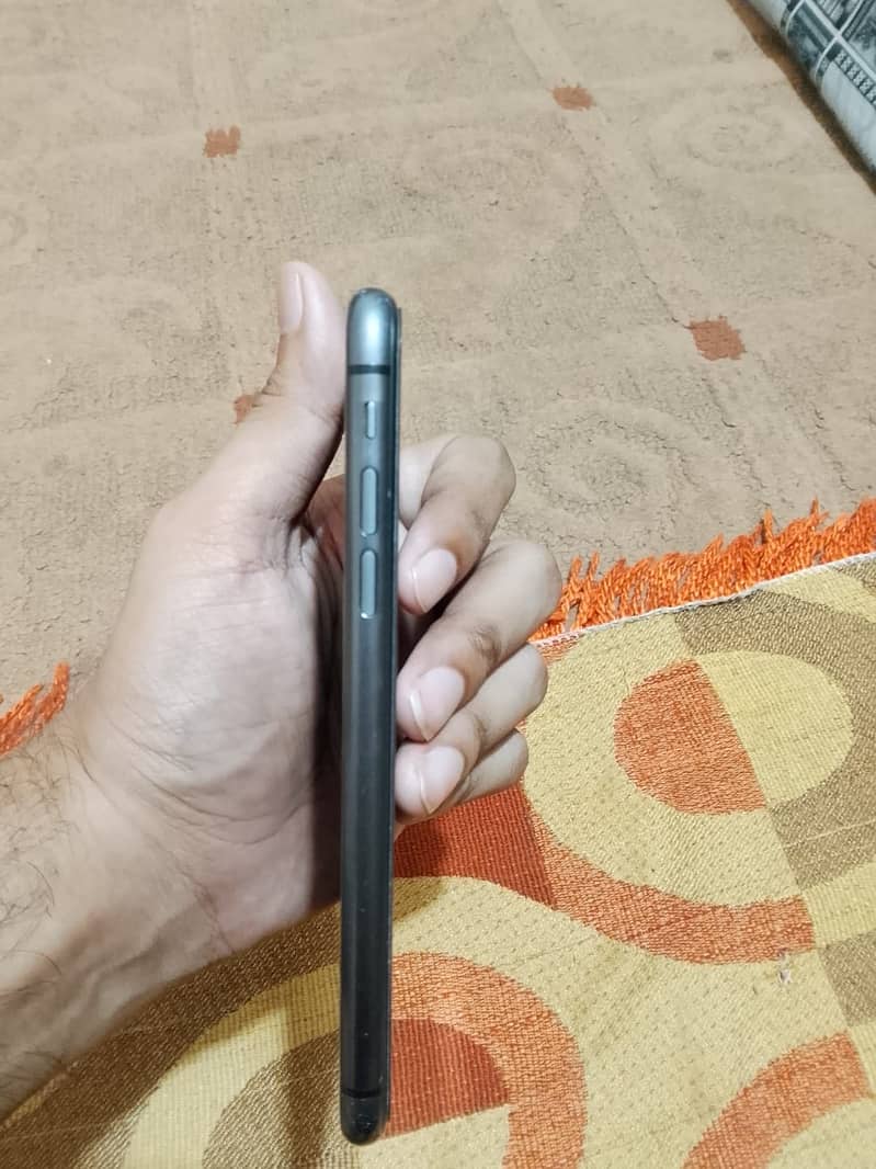 Apple iPhone 11 3
