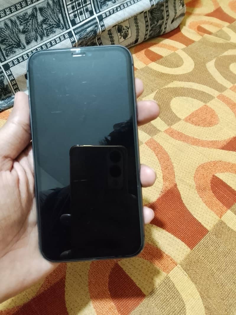 Apple iPhone 11 4