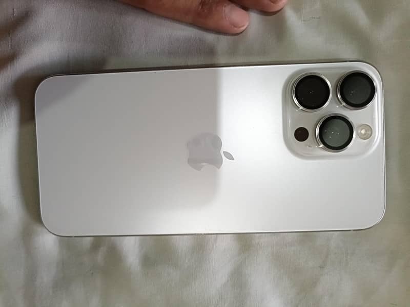 Apple iPhone 15 Pro Max 1
