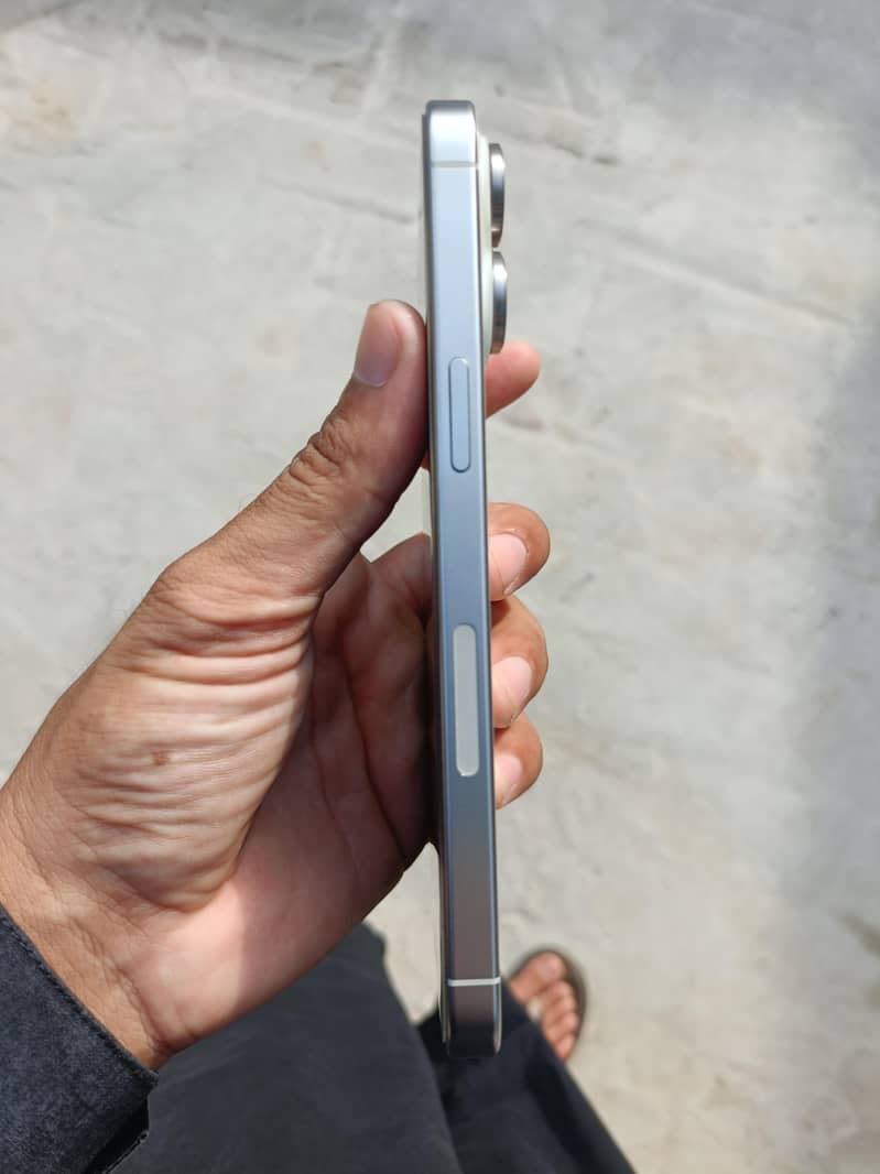 Apple iPhone 15 Pro Max 3