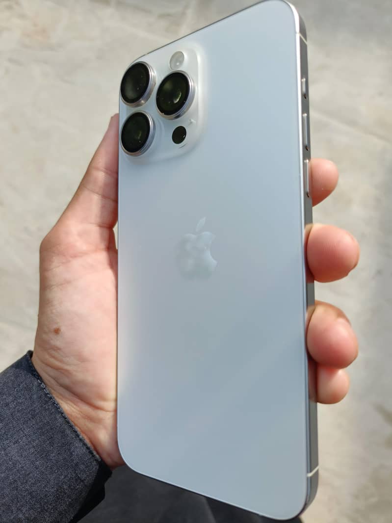 Apple iPhone 15 Pro Max 5