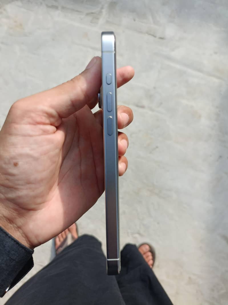 Apple iPhone 15 Pro Max 6