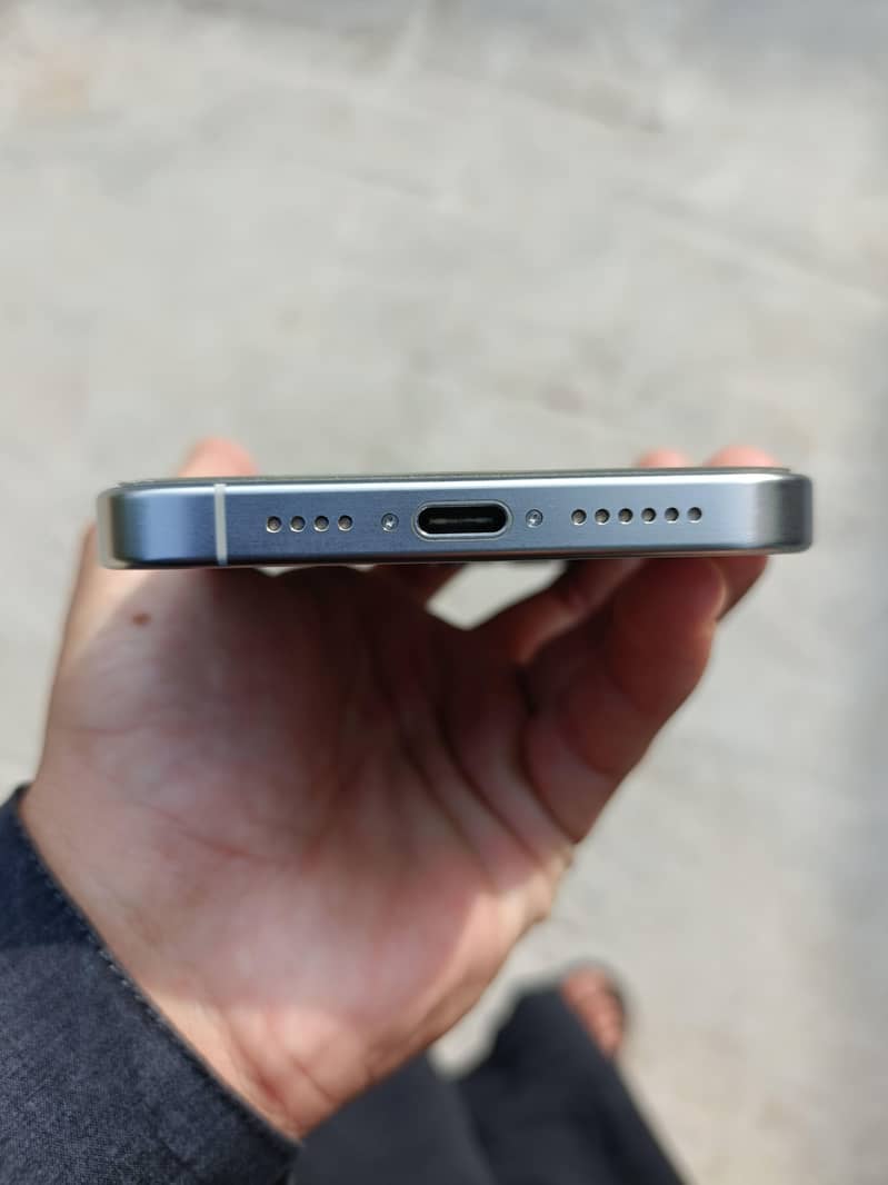 Apple iPhone 15 Pro Max 8