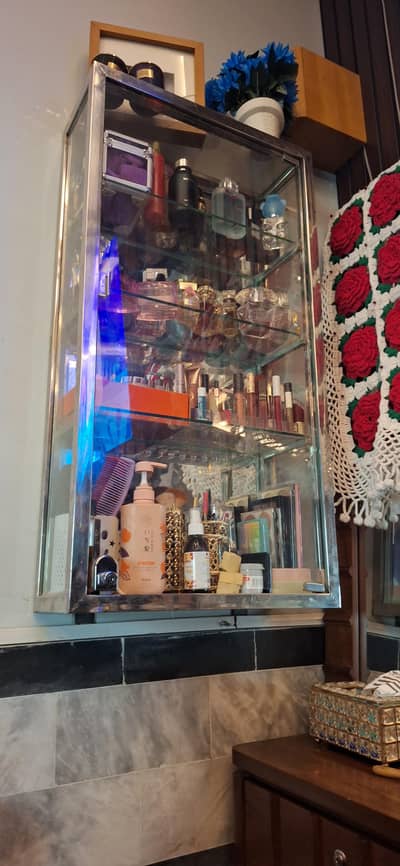 Glass MakeUp Vanity Almirah 4 shelves large sapcious