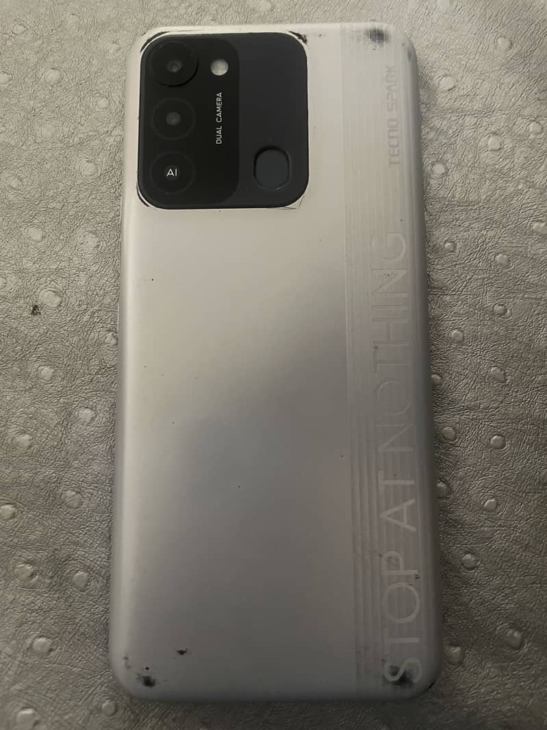 Tecno Spark 8C 4