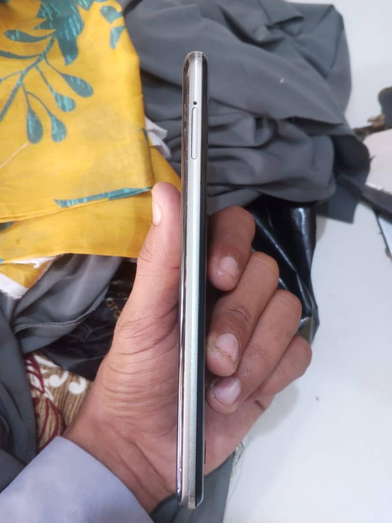 Sharp Aquos R3 1