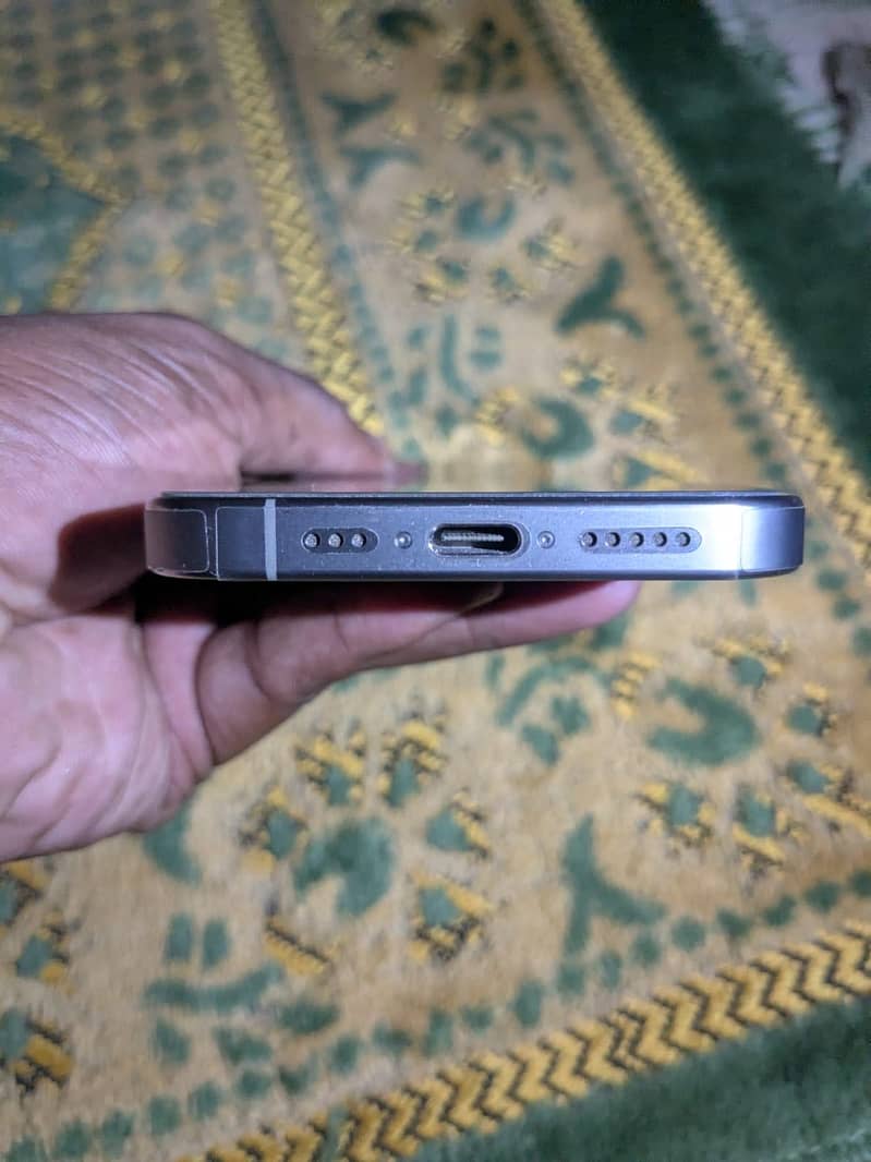 Apple iPhone 15 Pro 4