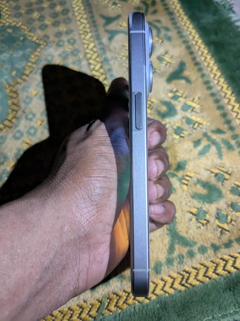 Apple iPhone 15 Pro 6