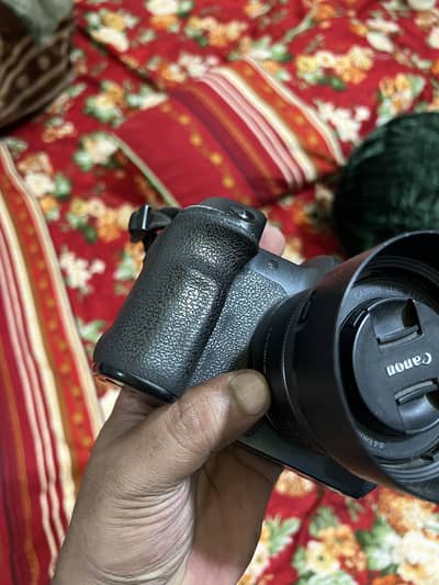 Canon Eosr with rf 50mm 1.8