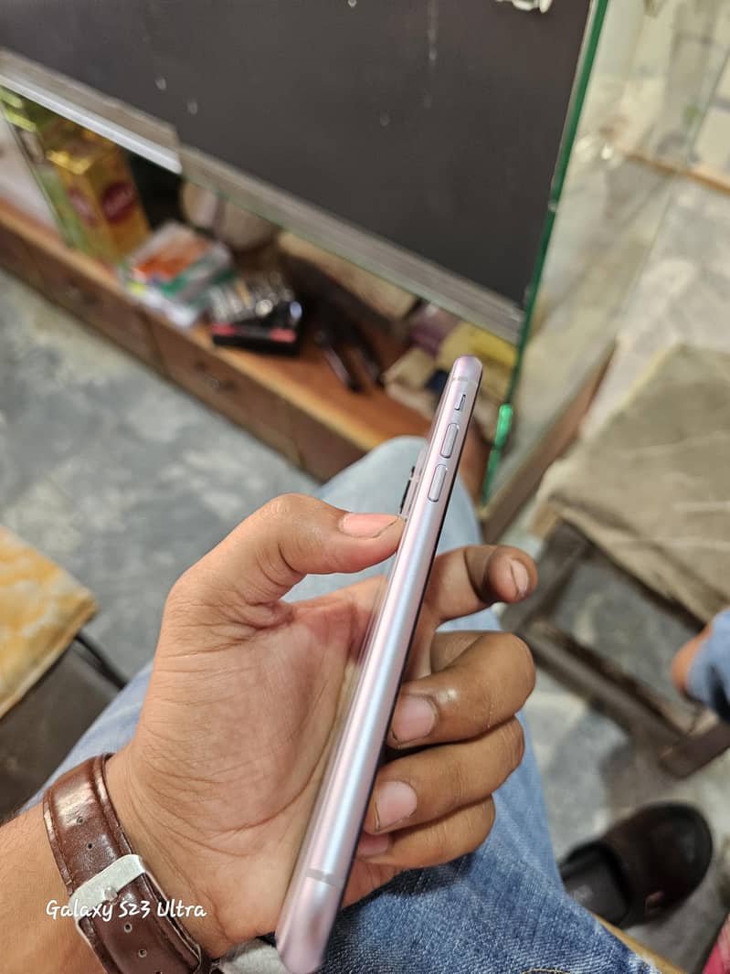 Apple iPhone 11 3