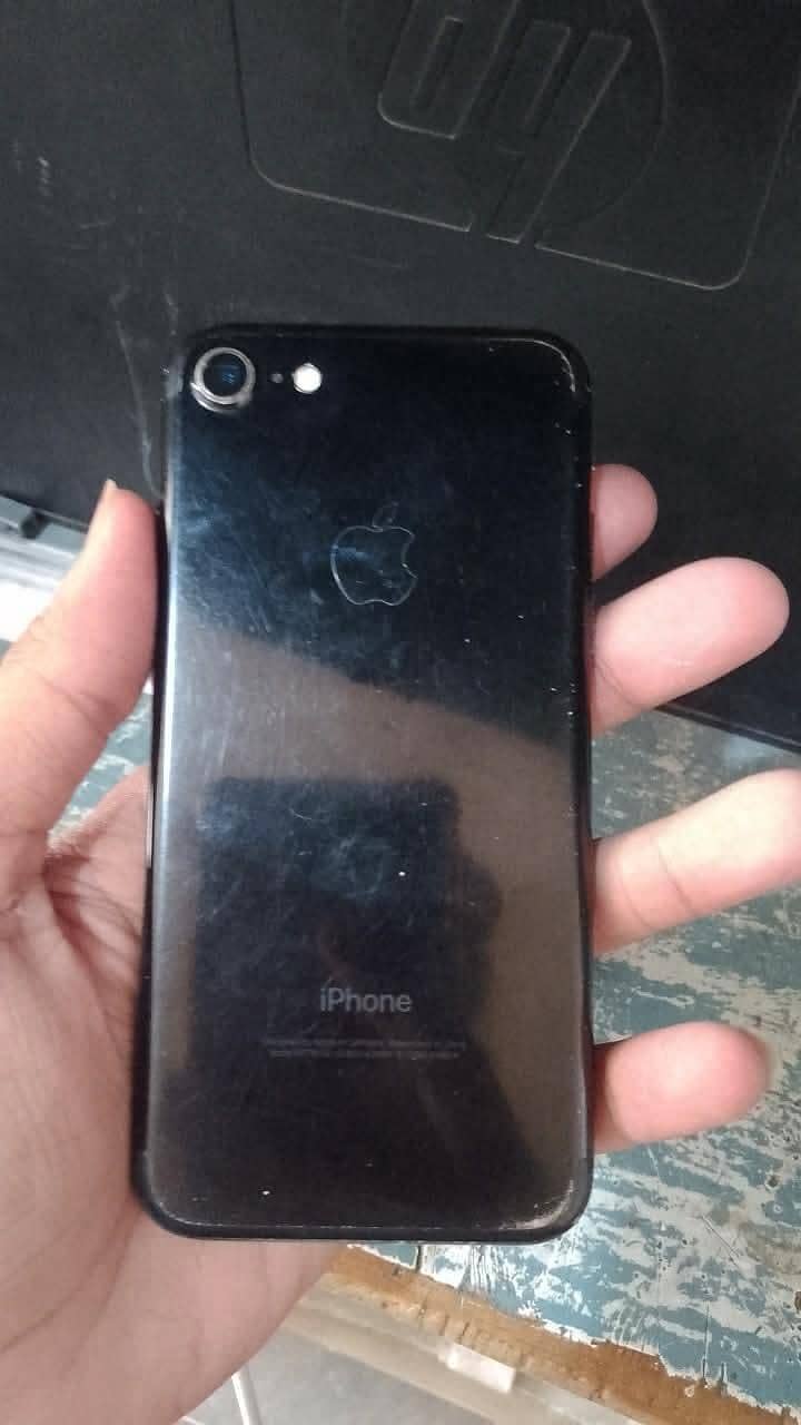 Apple iPhone 7 1