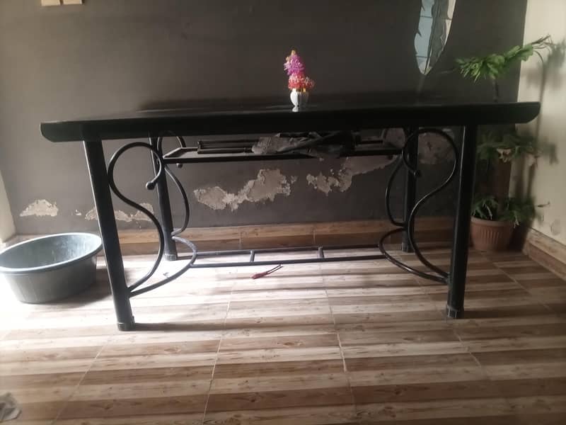 Dining table 0