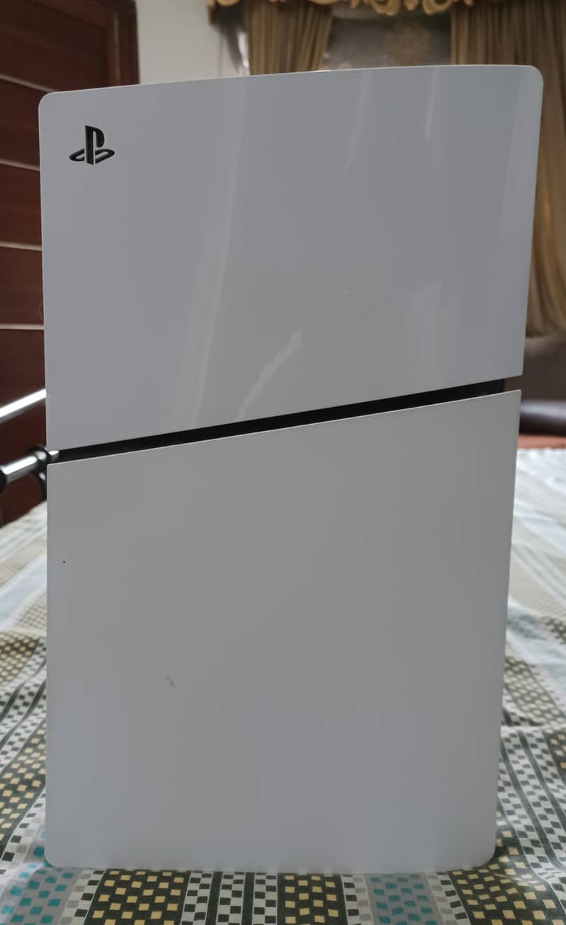 Ps5 Slim disk 1tb Uae with Black controller 2