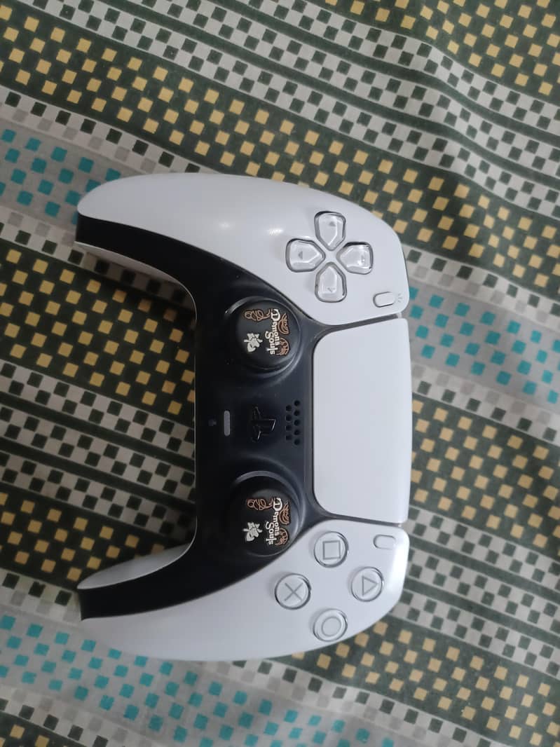 Ps5 Slim disk 1tb Uae with Black controller 3