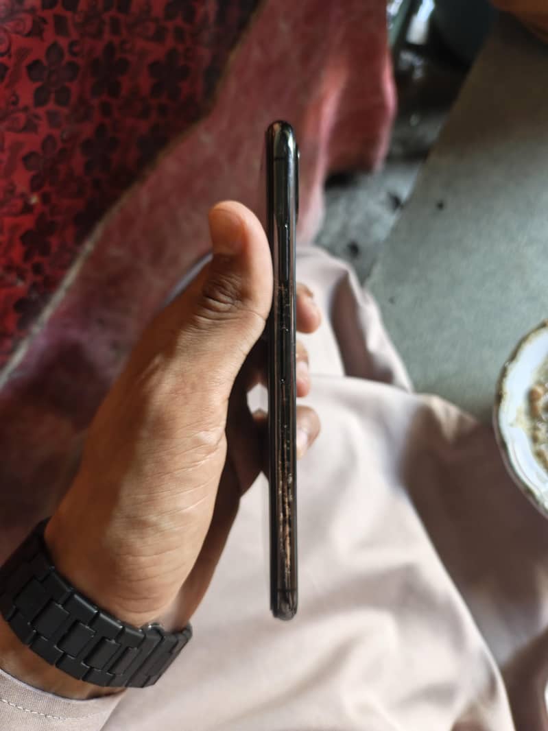 IPHONE XS MAX 4