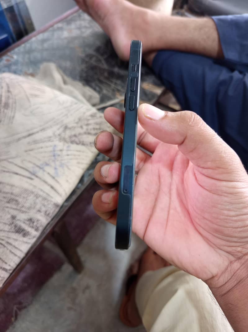 Apple iPhone 13 1